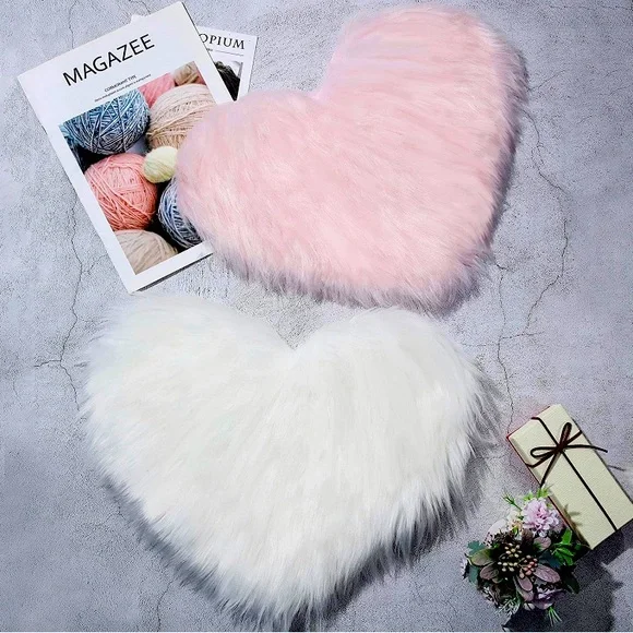 NEW Pink & White Faux Fur Heart-Shaped Rugs - Picture 1 of 3